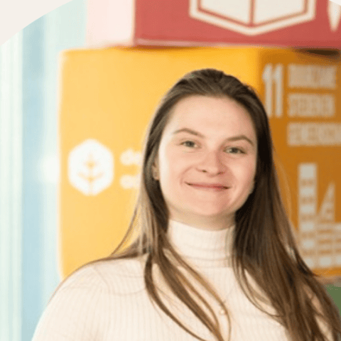 Nadine S., independent Scope 3 expert from the Dazzle network